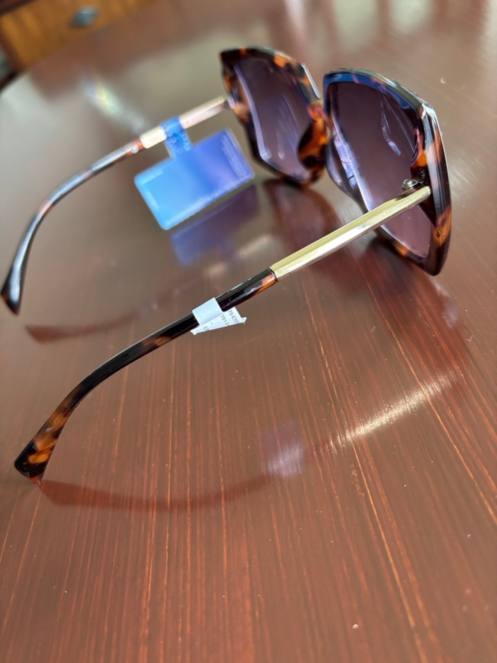 Mackie 100% UV protection Square/round tortoise shell,gold arms,pink lens - Picture 5 of 12
